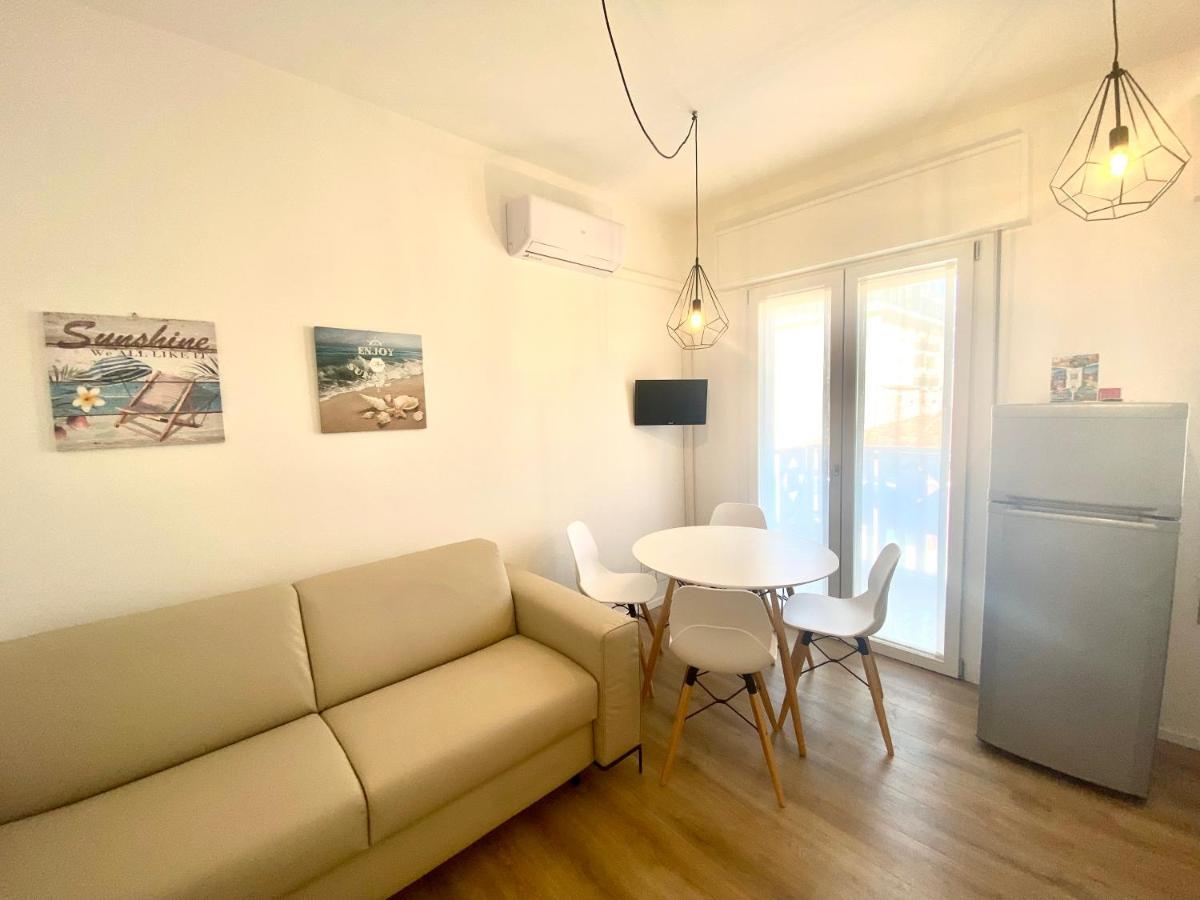 Maria Luisa - Piazza Mazzini - 30 Mt Dal Mare - Jesolo Appartement Buitenkant foto